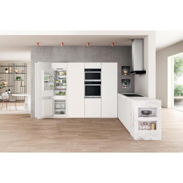 Whirlpool WHC18 T332 P UK Built-In Fridge Freezer