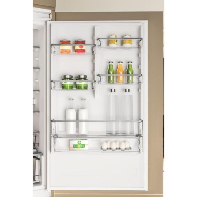 Whirlpool WHSP70T122UK Built-In Fridge Freezer