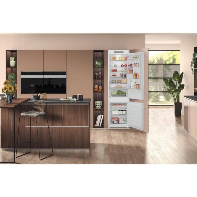 Hotpoint HTC20 T322 UK Total No Frost Integrated Fridge Freezer