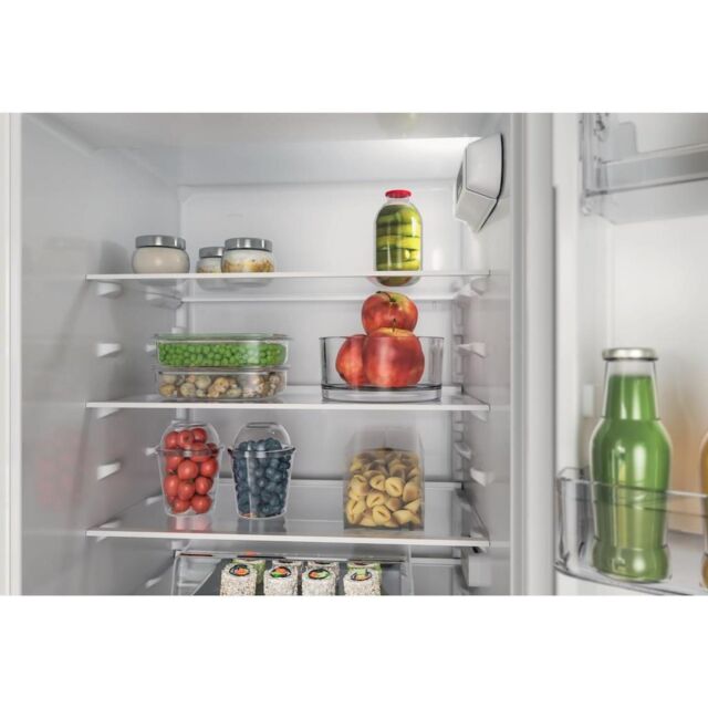 Whirlpool WHC18D041A1 Built-In Fridge Freezer