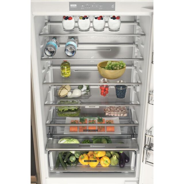 Whirlpool WHSP70T122UK Built-In Fridge Freezer
