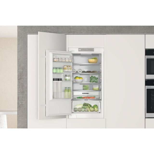 Whirlpool WHC18 T332 P UK Built-In Fridge Freezer