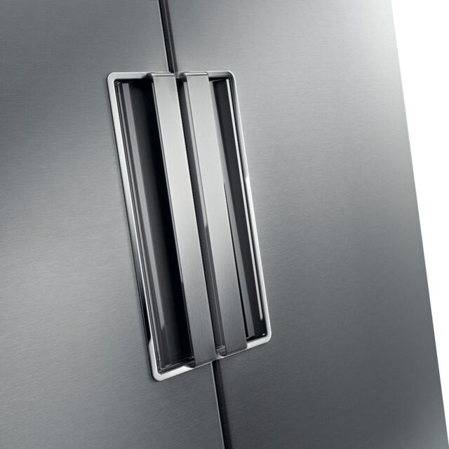 Whirlpool UW8 F2C XLSB UK 2 Freezer 252L - Silver