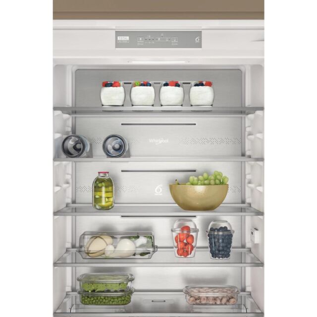 Whirlpool WHSP70T122UK Built-In Fridge Freezer