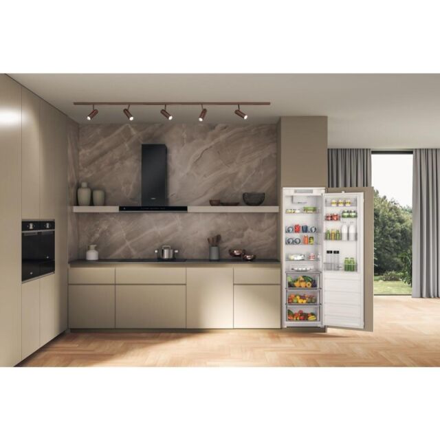Whirlpool WHSD18A033C1 Integrated Fridge