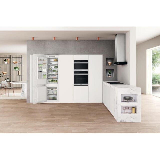 Whirlpool WHC20T573PUK Built-In Total No Frost 70/30 Fridge Freezer