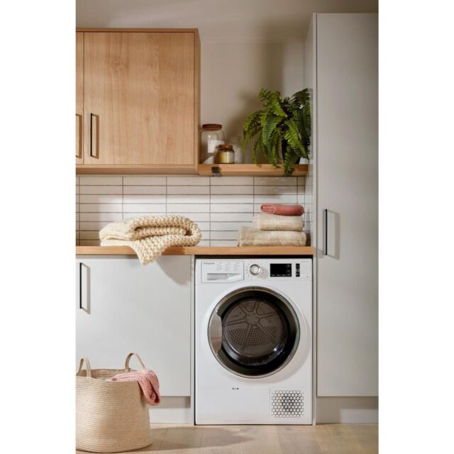 Hotpoint NT M11 82XB ActiveCare Freestanding 8kg Heat Pump Tumble Dryer - White
