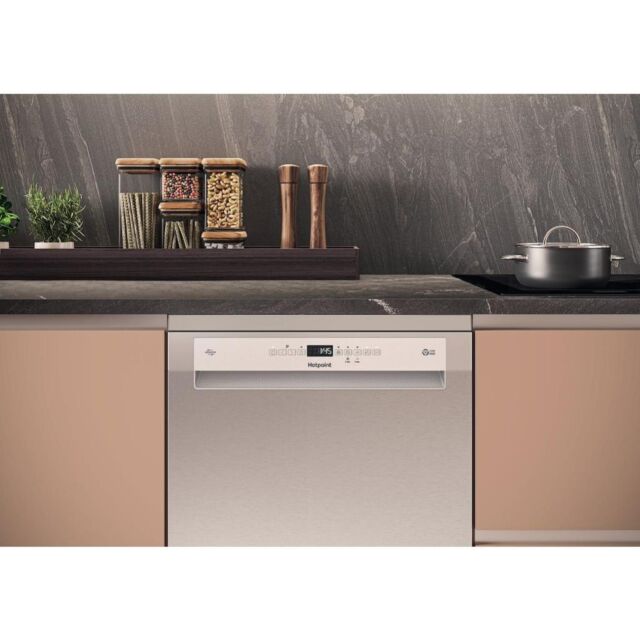 Hotpoint H7F HP43 X UK Maxi Space Freestanding 15 Place Settings Dishwasher