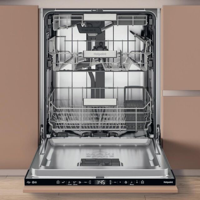 Hotpoint H8I HT59 LS UK Hydroforce Built-In 14 Place Setting Dishwasher