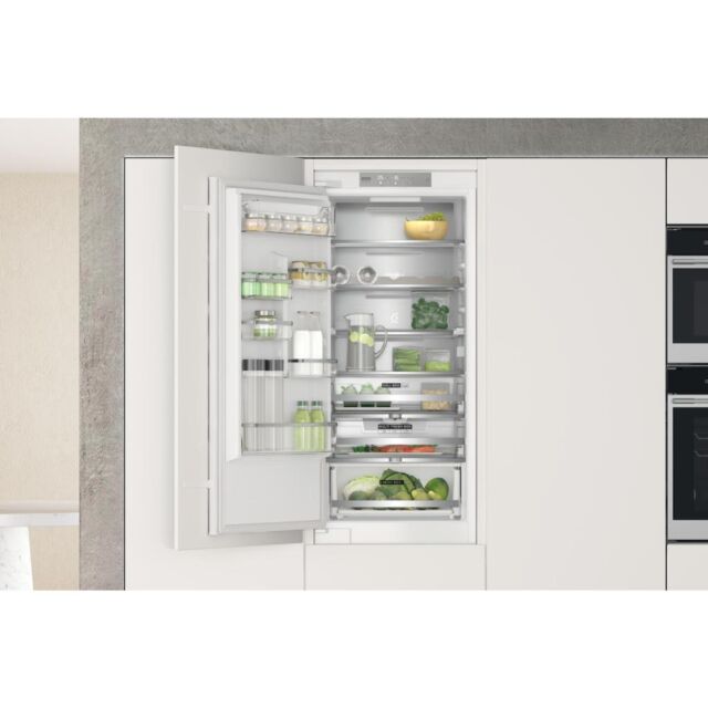 Whirlpool WHC20T573PUK Built-In Total No Frost 70/30 Fridge Freezer