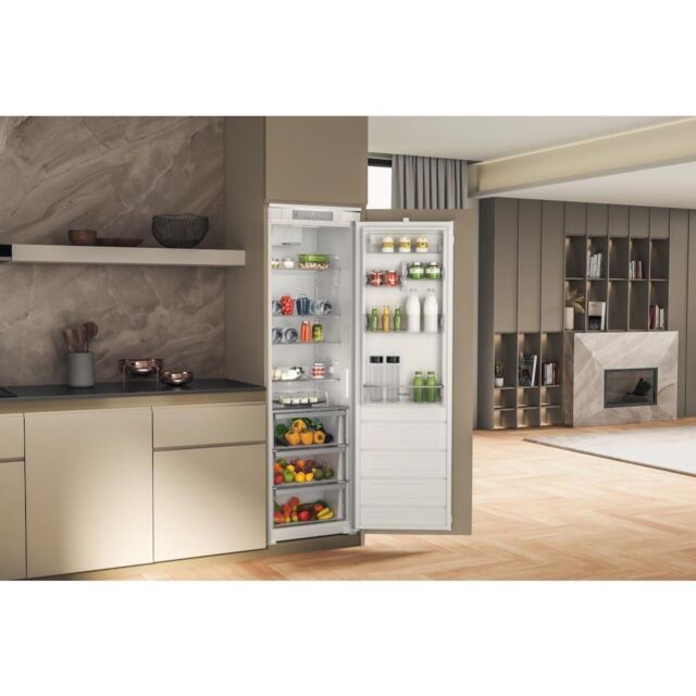 Whirlpool WHSD18A033C1 Integrated Fridge