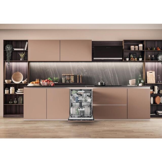 Hotpoint H8I HT59 LS UK Hydroforce Built-In 14 Place Setting Dishwasher