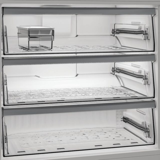 Whirlpool WHK2 6613 X5UK Dual No Frost XL Fridge Freezer with 6th Sense