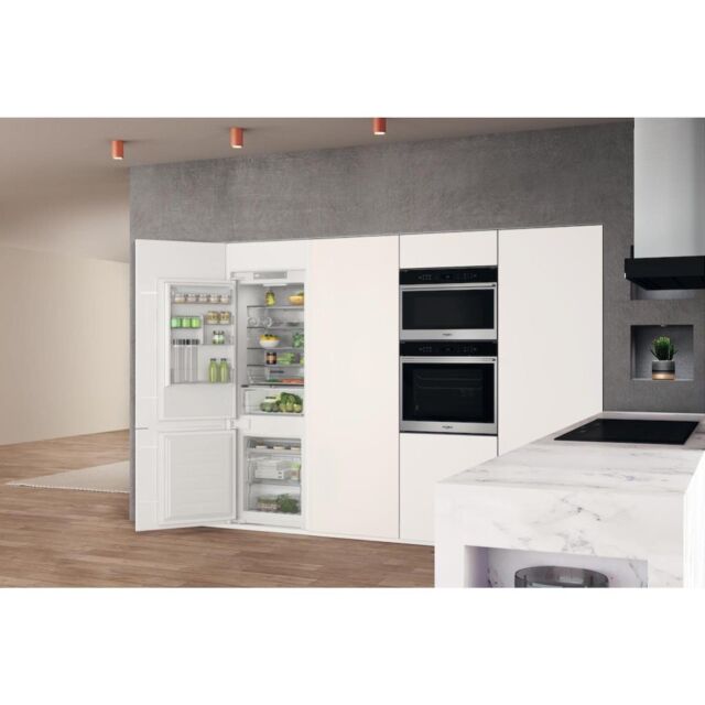 Whirlpool WHC18 T332 P UK Built-In Fridge Freezer