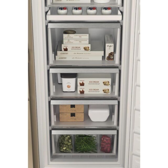 Whirlpool WHSD18F023C1 Integrated Upright Freezer - White