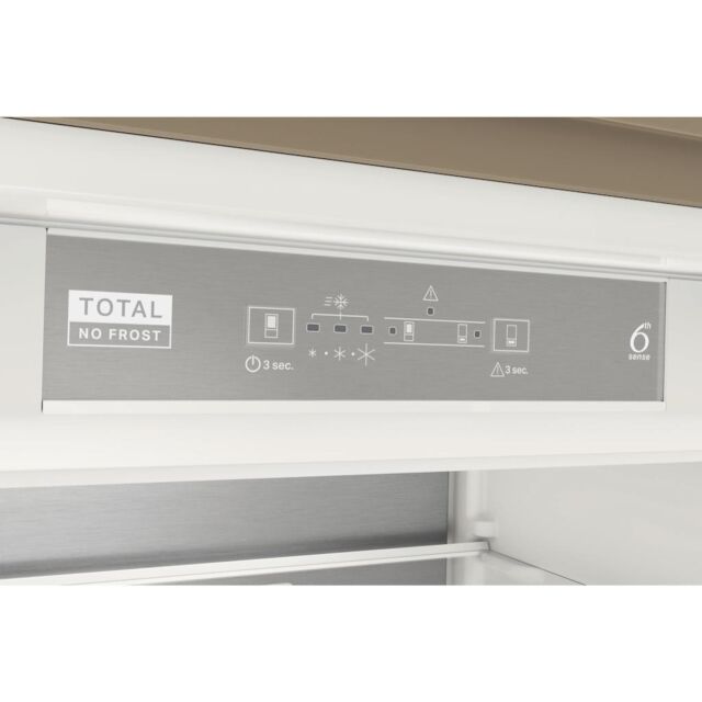 Whirlpool WHSP70T122UK Built-In Fridge Freezer