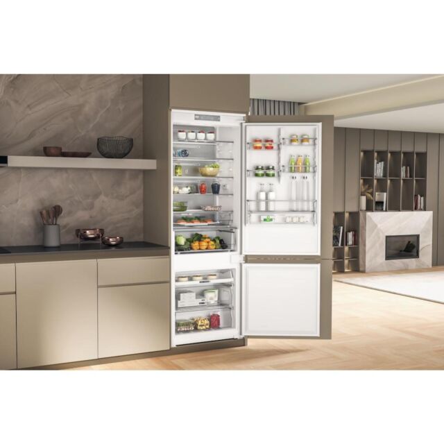 Whirlpool WHSP70T122UK Built-In Fridge Freezer