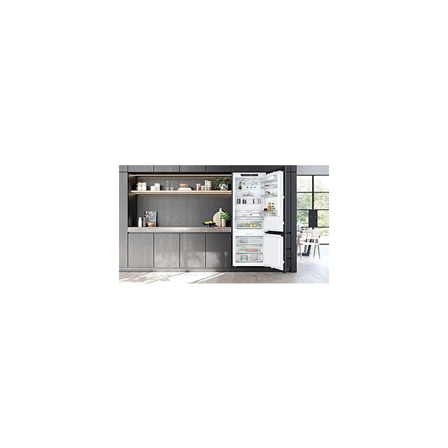 Siemens KB96NADD0G, Built-in fridge-freezer with freezer at bottom