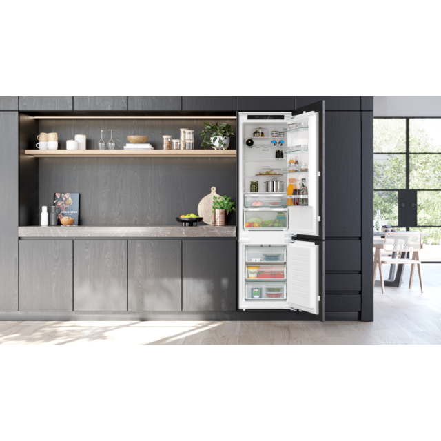 Siemens KI96NVFD0G, Built-in fridge-freezer with freezer at bottom
