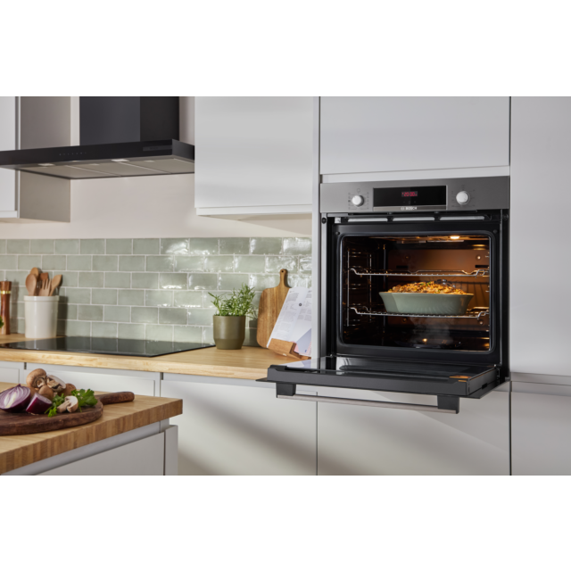 Bosch HQA534BS3B, Built-in oven with added steam function