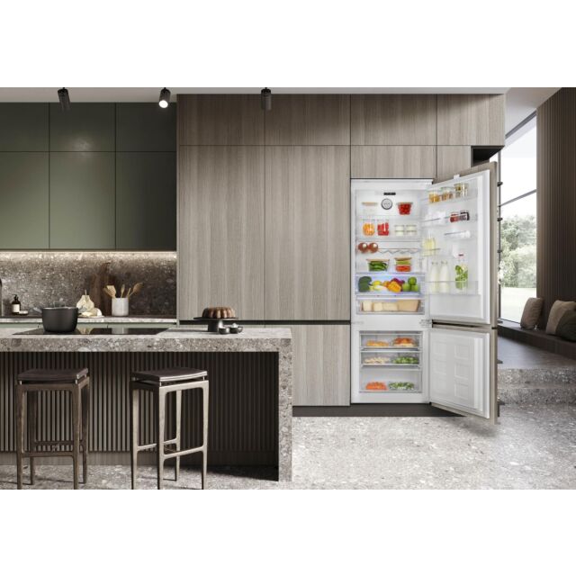 Smeg C875TNE Integrated Frost Free Fridge Freezer