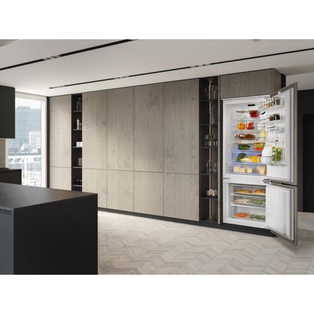 Smeg C875TNE Integrated Frost Free Fridge Freezer