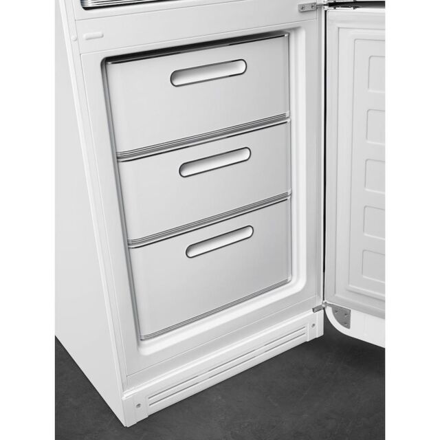 Smeg FAB32RWH5UK 60cm 50s Style Right Hand Hinge Fridge Freezer, White