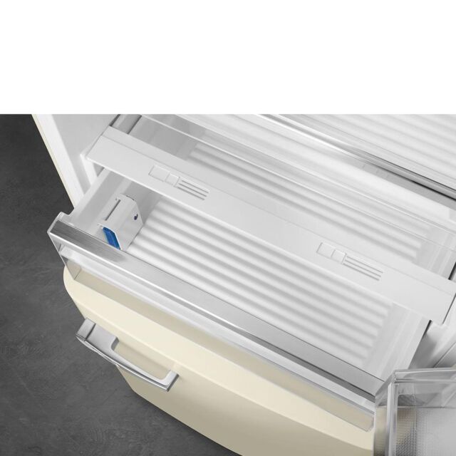 Smeg FAB38RCR5 70cm 50s Style Right Hand Hinge Fridge Freezer, Cream