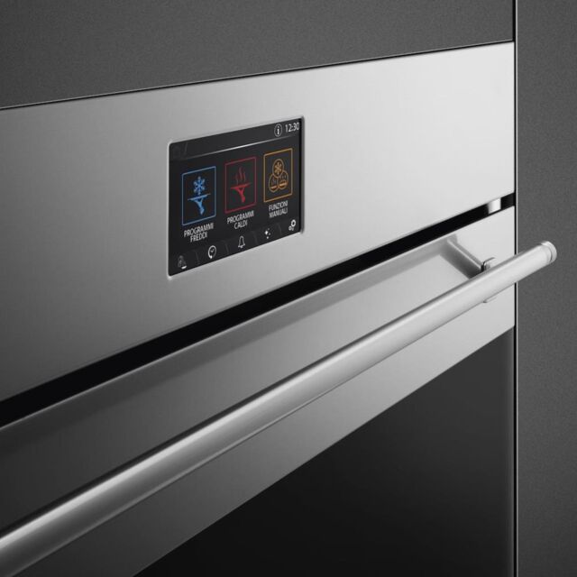 Smeg SBC4304X 45cm Classic Blast Chiller in Eclipse Black Glass