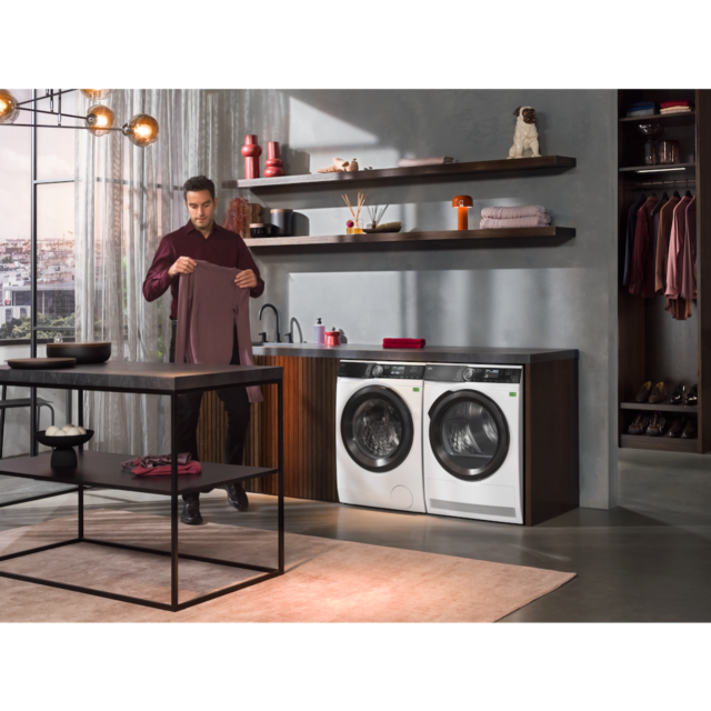 AEG TR948V4BC 9000X Series 8kg Heat Pump Tumble Dryer