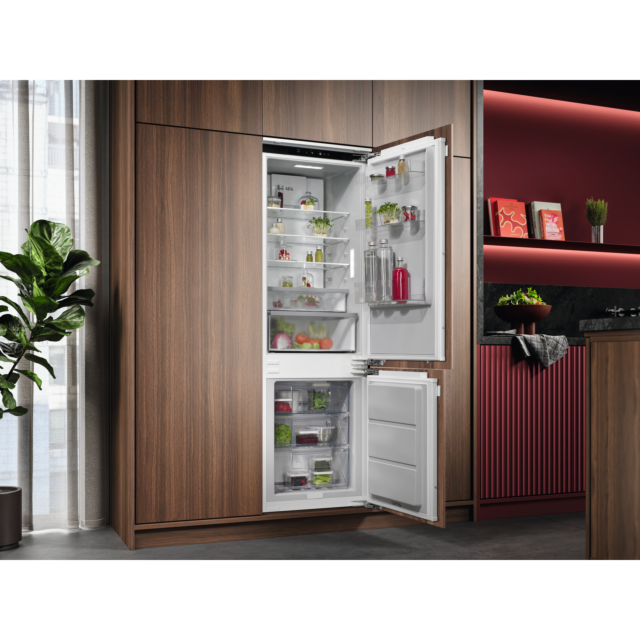 AEG OSC7C181DF 7000 Integrated GreenZone Fridge Freezer
