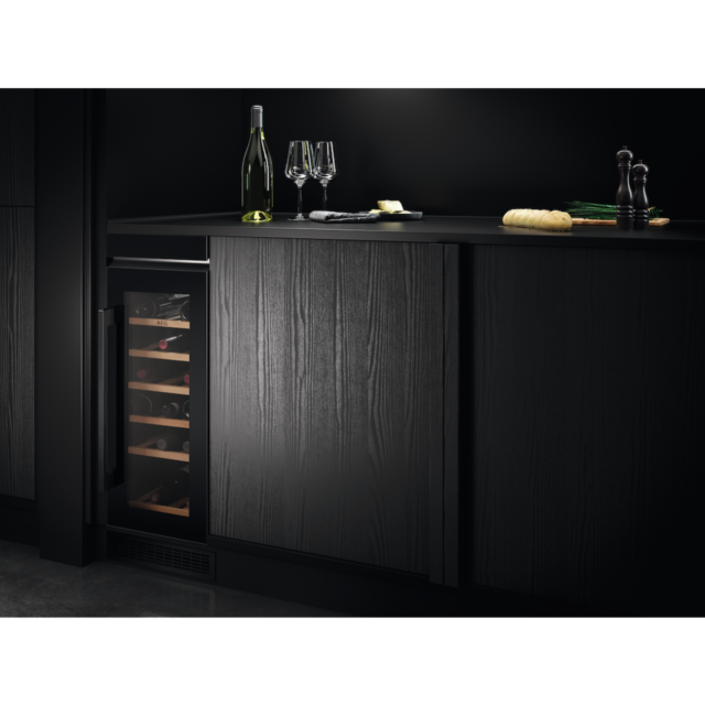 AEG AWS4020B5B 5000 Series Built-In Wine Cooler